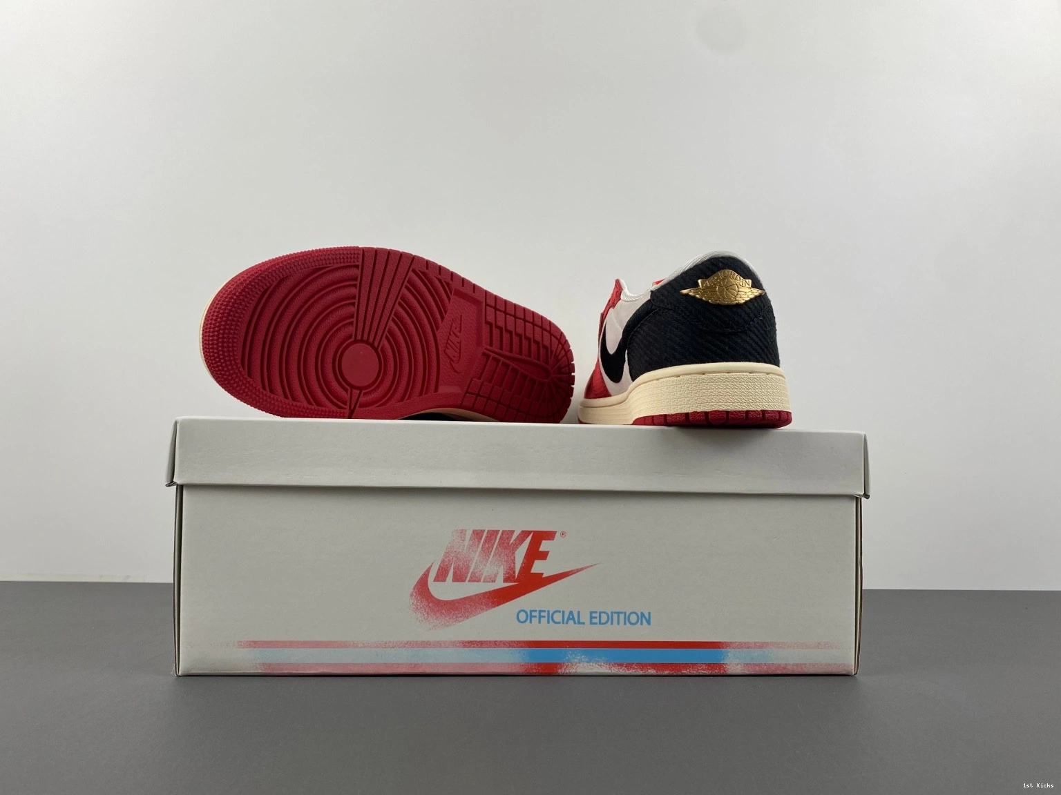 Room OG Air Low 1 Trophy Jordan FN0432-100 0114